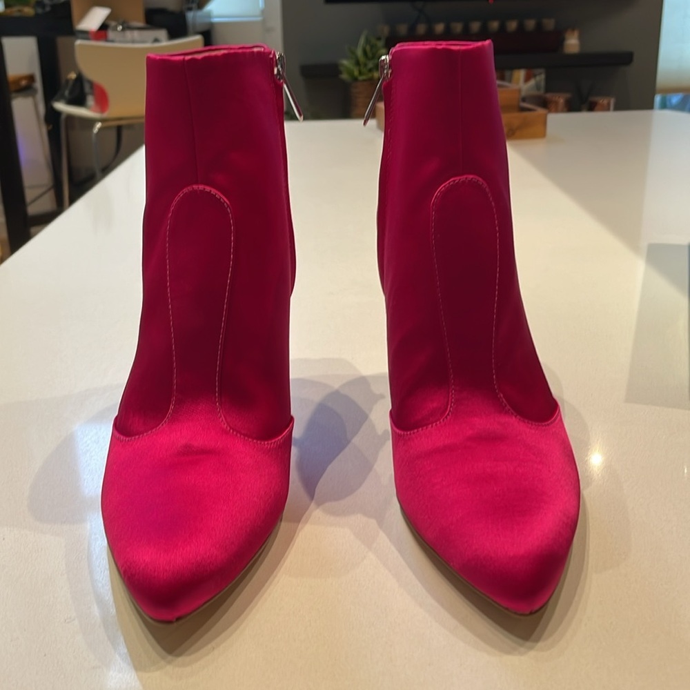 🆕 Sam Edelman Olette High Pointed Toe, Satin, Hot Pink Ankle Boots. Size 9.5M - Picture 3 of 10
